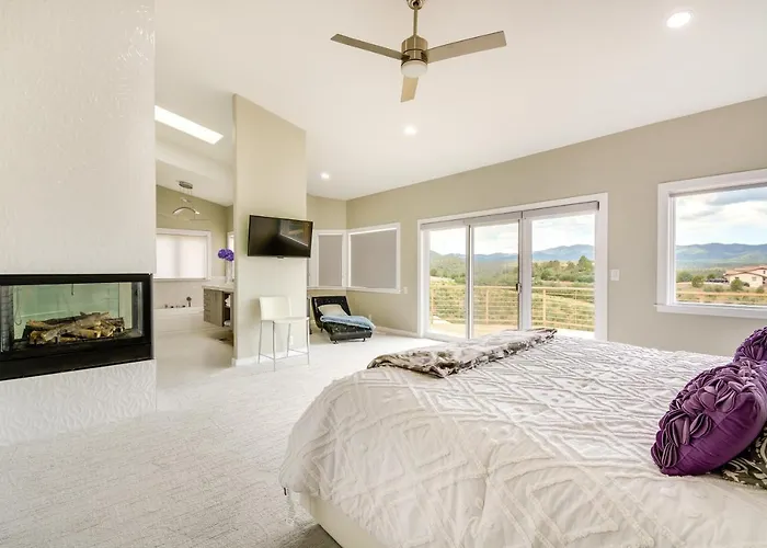 Gem: Hot Tub & Mtn Views, 7 Mi To Dtwn Prescott