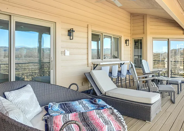Gem: Hot Tub & Mtn Views, 7 Mi To Dtwn Holiday home Prescott