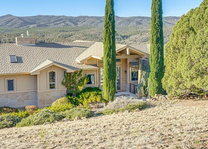 Gem: Hot Tub & Mtn Views, 7 Mi To Dtwn Holiday home *