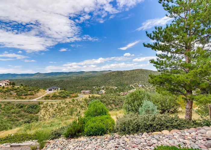Gem: Hot Tub & Mtn Views, 7 Mi To Dtwn Holiday home *